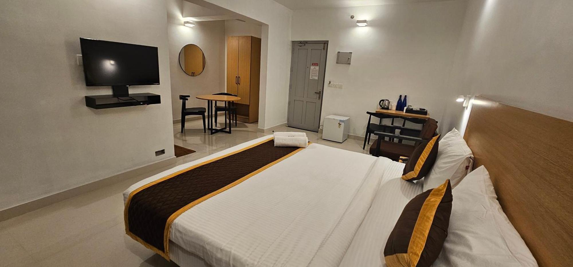 Hotel B R Regency Thiruvananthapuram Exterior photo